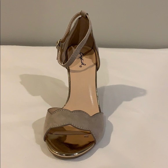 Taupe scalloped heels. - Picture 2 of 5